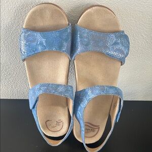 Dansko Sonnet Sandals Metallic Blue Floral Size 8-1/2